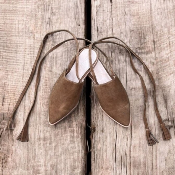 Anthropologie Gee WaWa “Avril” Wrap Around Tassel Mule in Brown Suede Sz 7 - Picture 2 of 2